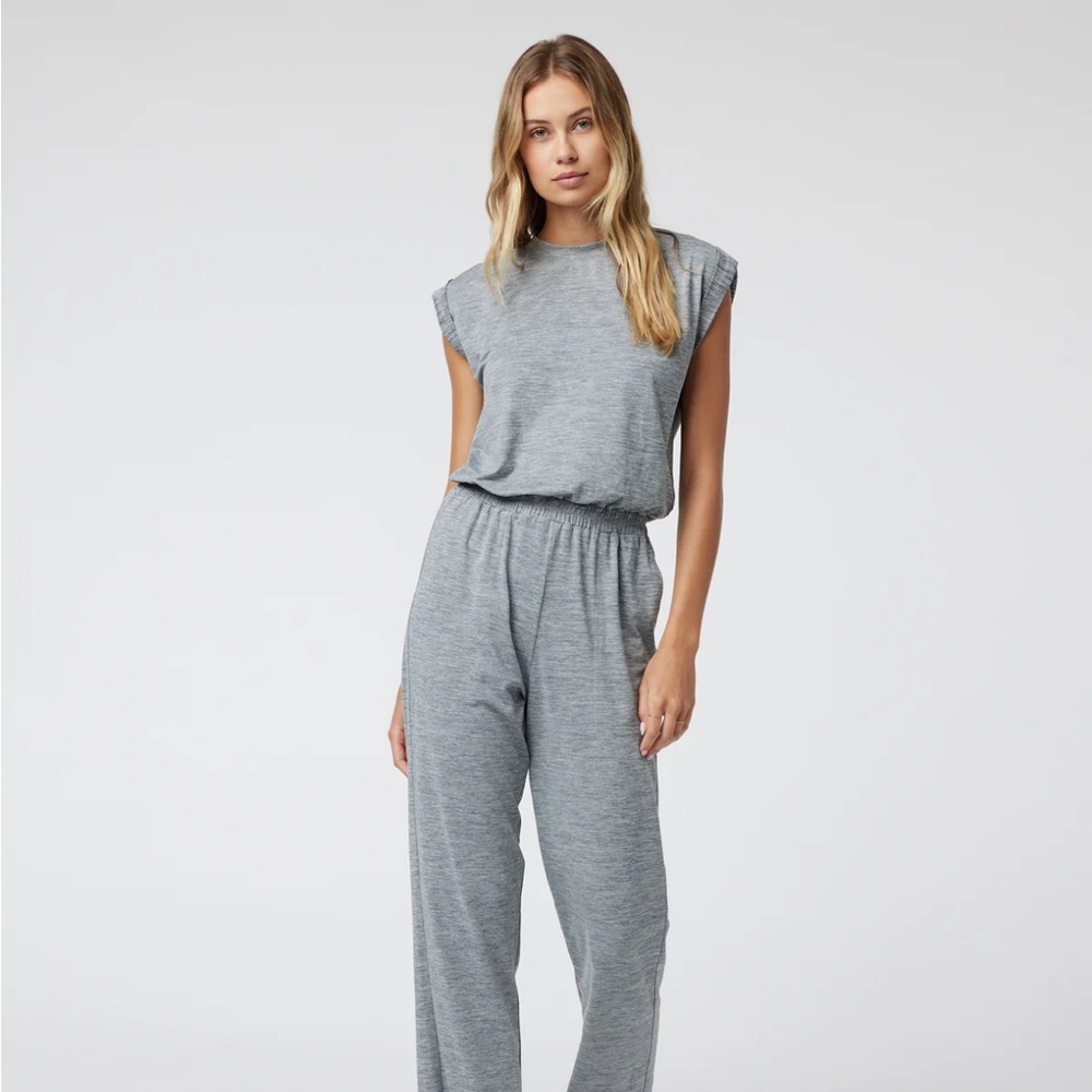 Vuori Luxe jumpsuit gray